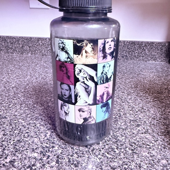 official Taylor Swift The Eras Tour water bottle used - Picture 7 of 7
